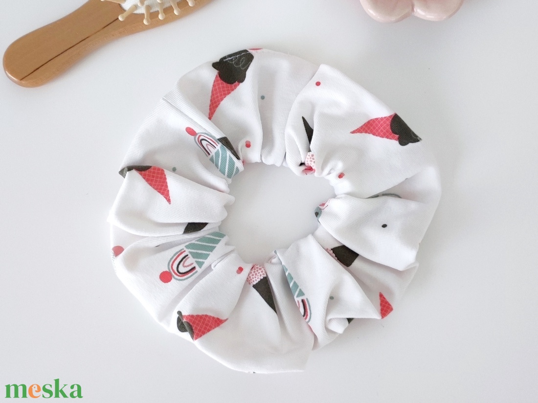 Nyári fehér fagyis scrunchie hajgumi - M-es - ruha & divat - hajdísz & hajcsat - hajgumi - Meska.hu