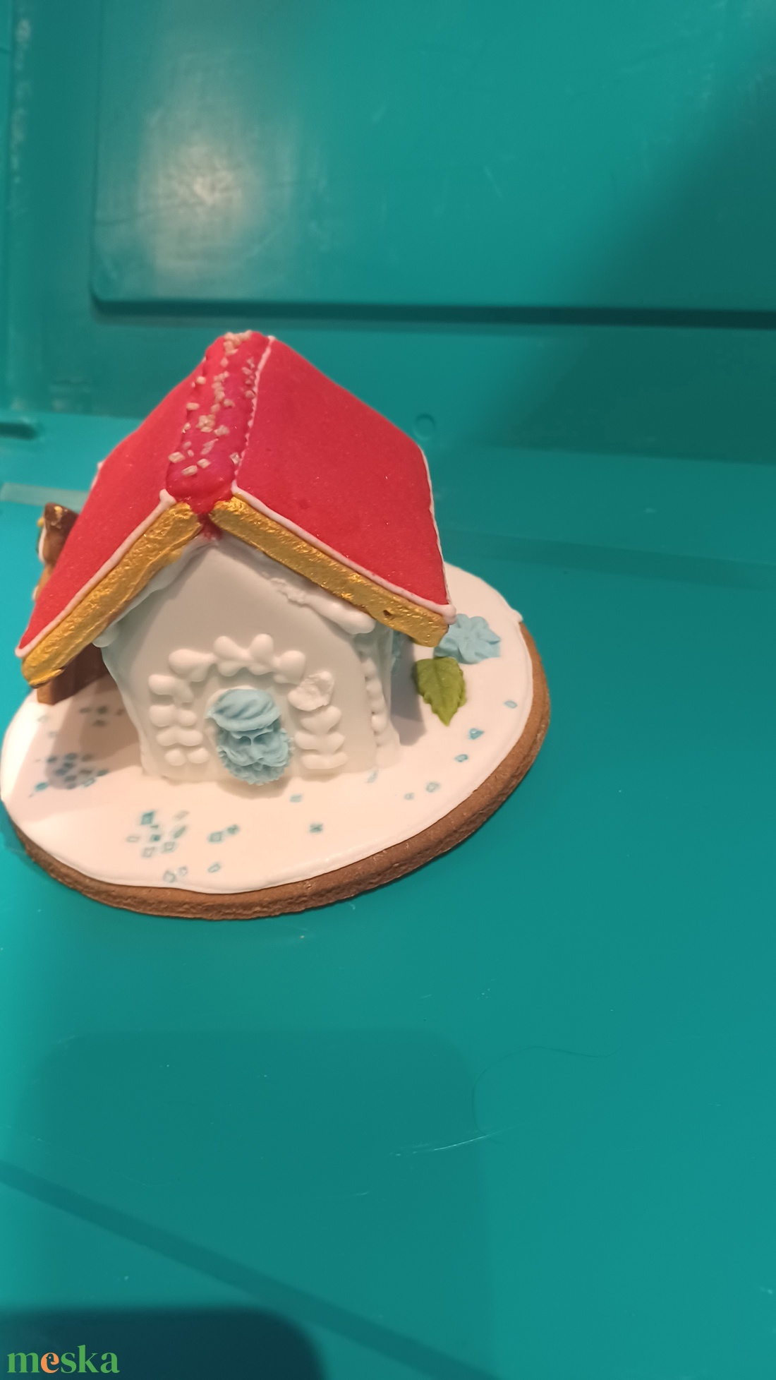 Mézeskalcs kishz piros tetővel2 - karácsony - adventi díszek - adventi asztaldísz - Meska.hu