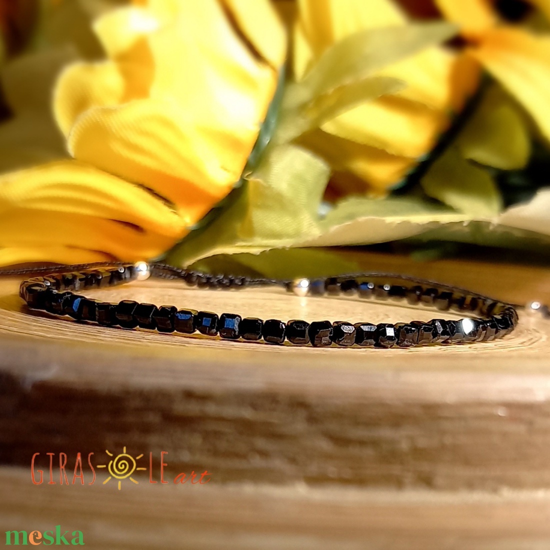 Fekete hattyú - kocka spinell karkötő  - ékszer - karkötő - ásványkarkötő - Meska.hu