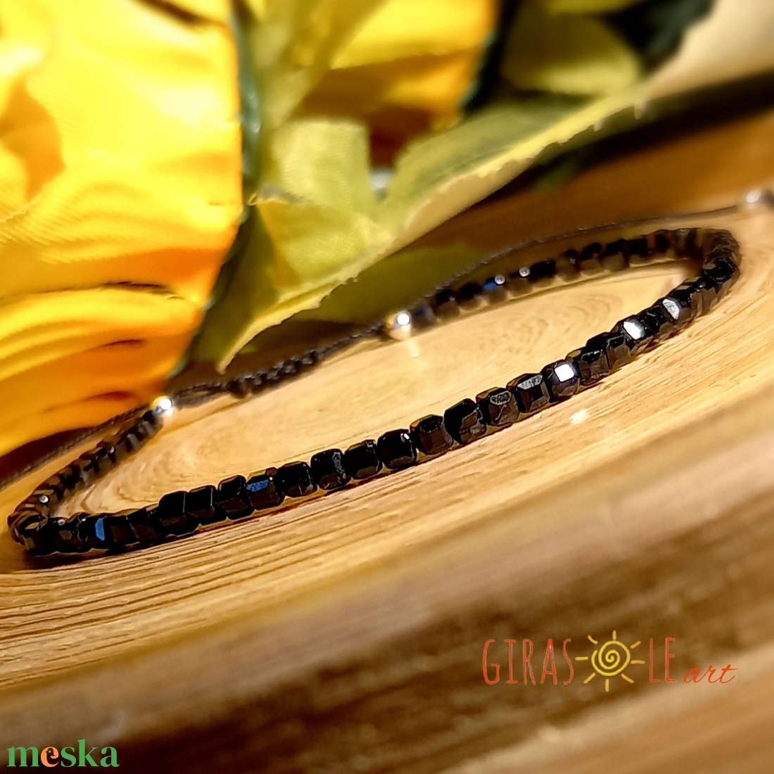 Fekete hattyú - kocka spinell karkötő  - ékszer - karkötő - ásványkarkötő - Meska.hu