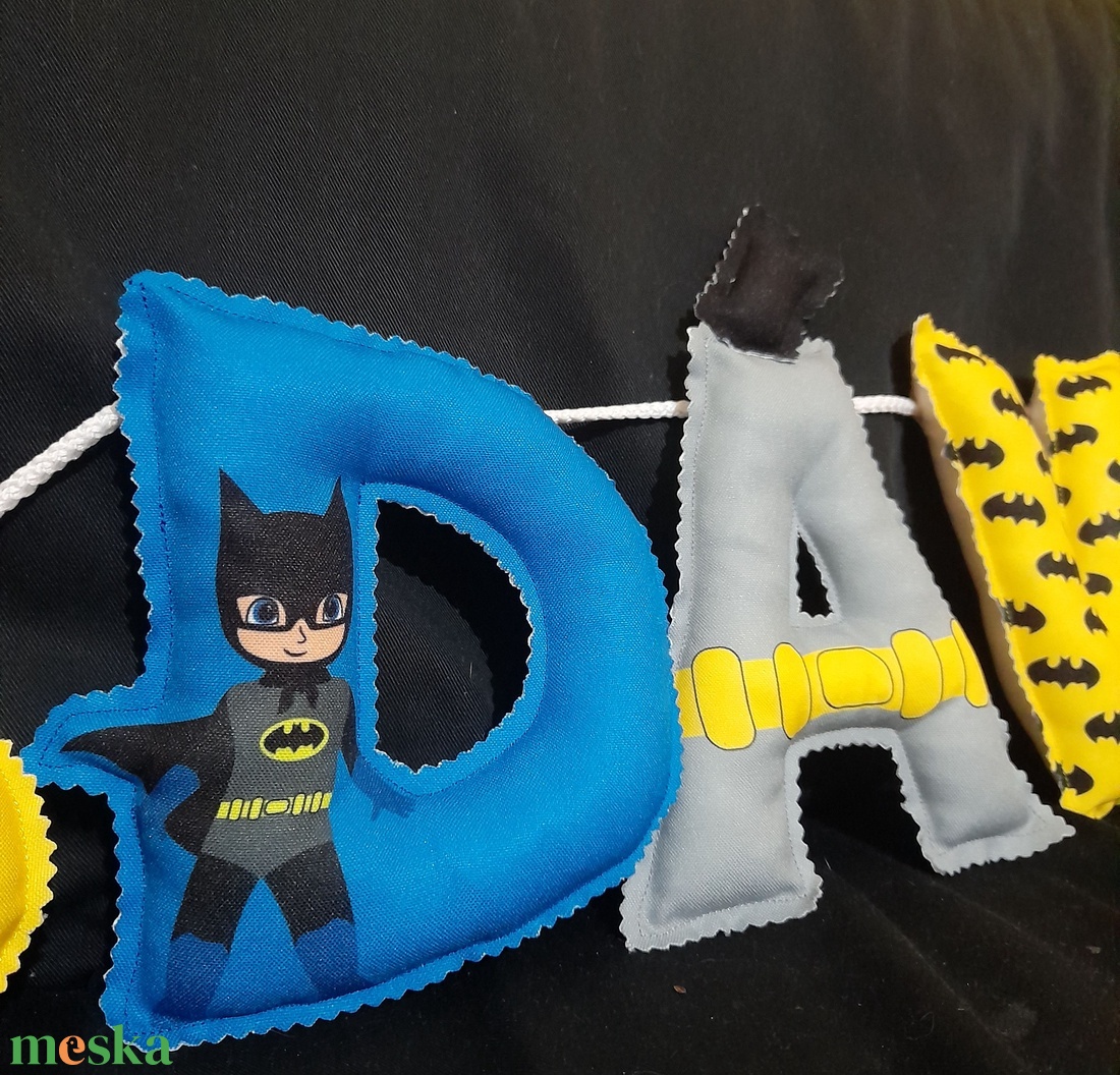 Dundi betűs girland menta színben Batman témájú- 5 betűs név - otthon & életmód - dekoráció - fali és függő dekoráció - betű & név - Meska.hu