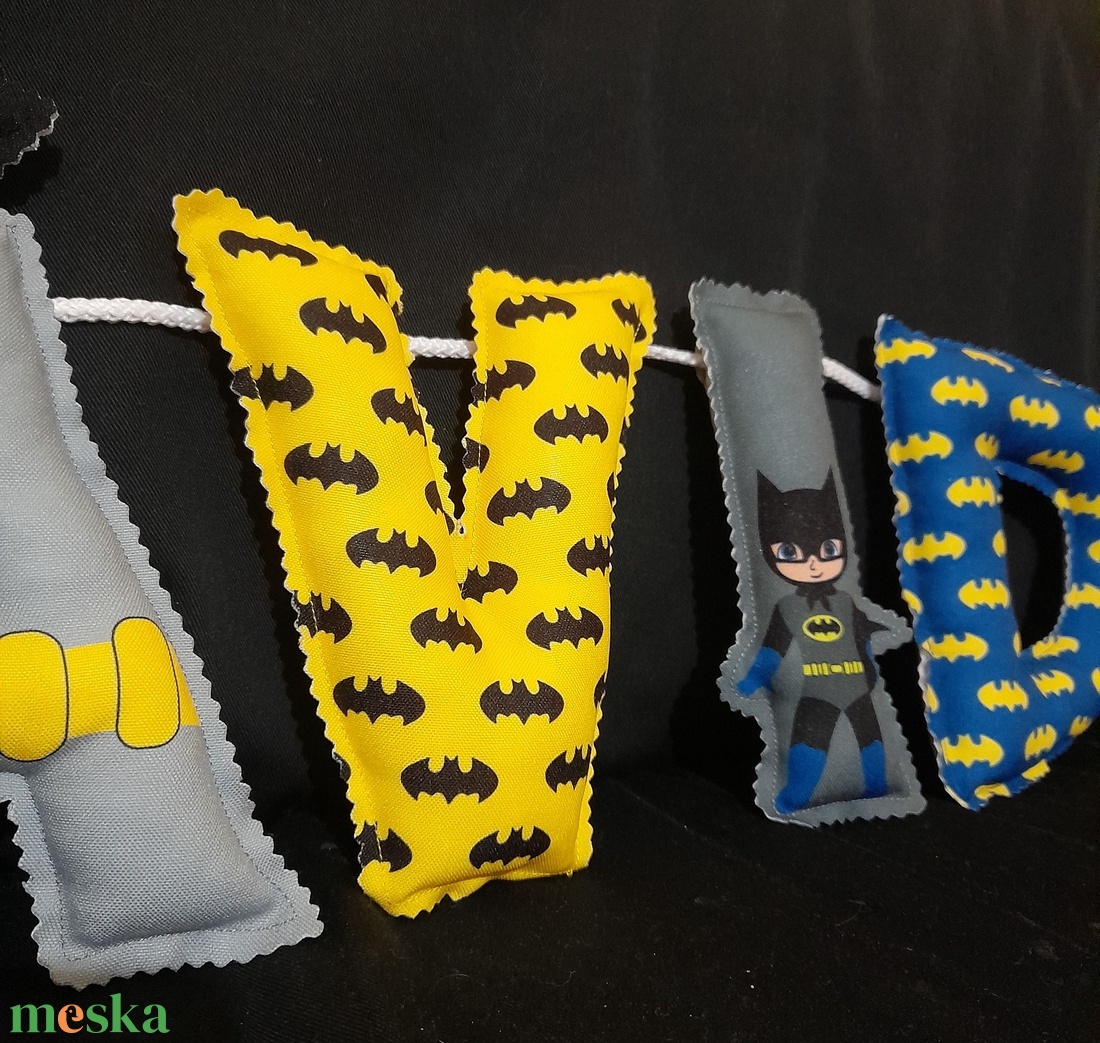 Dundi betűs girland menta színben Batman témájú- 5 betűs név - otthon & életmód - dekoráció - fali és függő dekoráció - betű & név - Meska.hu
