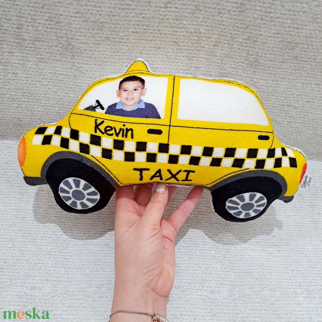 Taxi szundipajti - kérhető névvel, fotóval - otthon & életmód - babaszoba, gyerekszoba - gyerek díszpárna - Meska.hu Taxi szundipajti - kérhető névvel, fotóval - otthon & életmód - babaszoba, gyerekszoba - gyerek díszpárna - Meska.hu