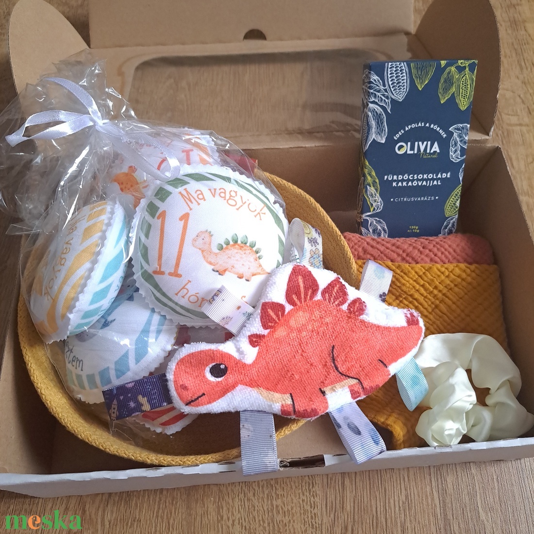 BabyMamiBox - Babaváró - Dínós - játék & sport - babalátogató ajándékcsomag - Meska.hu BabyMamiBox - Babaváró - Dínós - játék & sport - babalátogató ajándékcsomag - Meska.hu