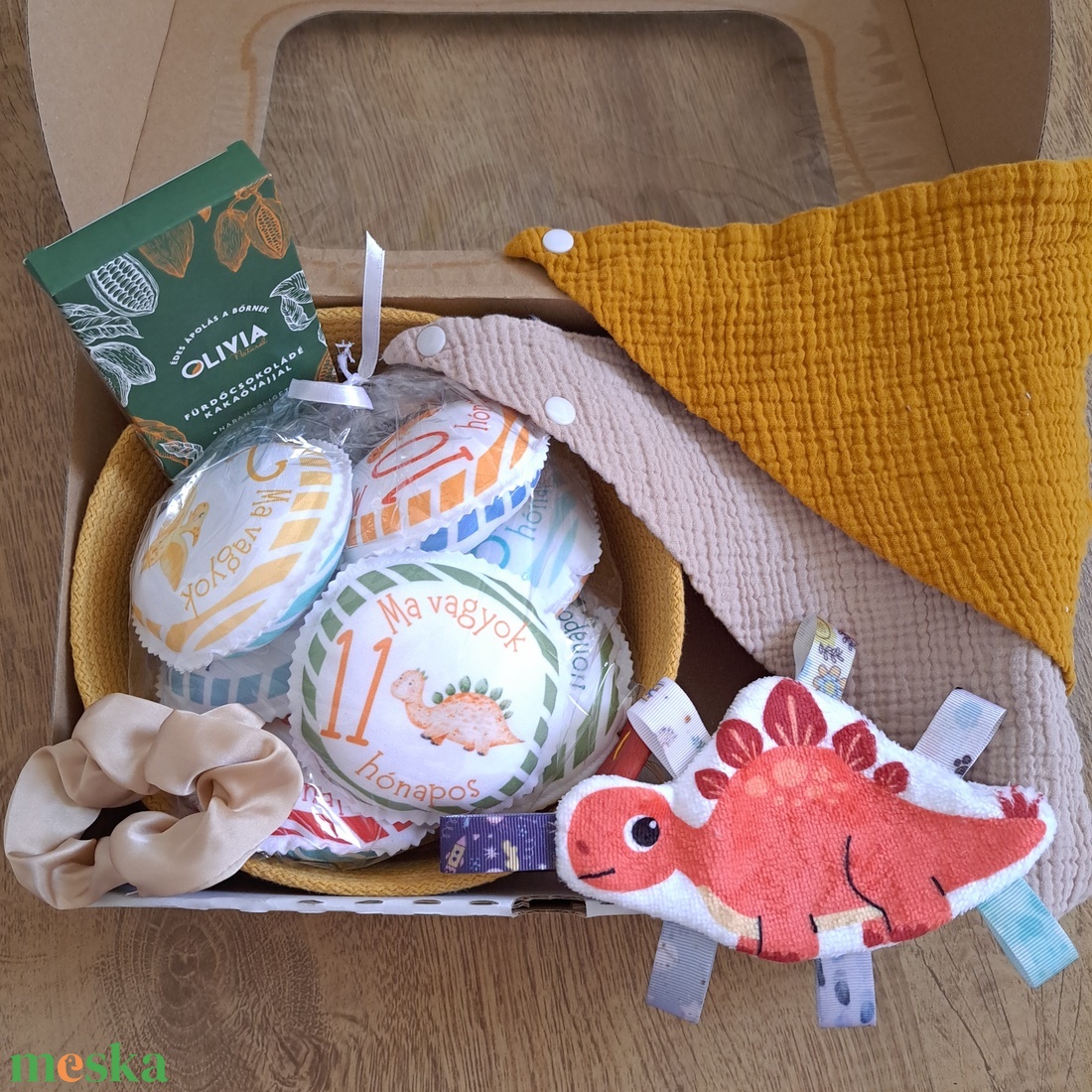 BabyMamiBox - Babaváró - Dínós - játék & sport - babalátogató ajándékcsomag - Meska.hu BabyMamiBox - Babaváró - Dínós - játék & sport - babalátogató ajándékcsomag - Meska.hu