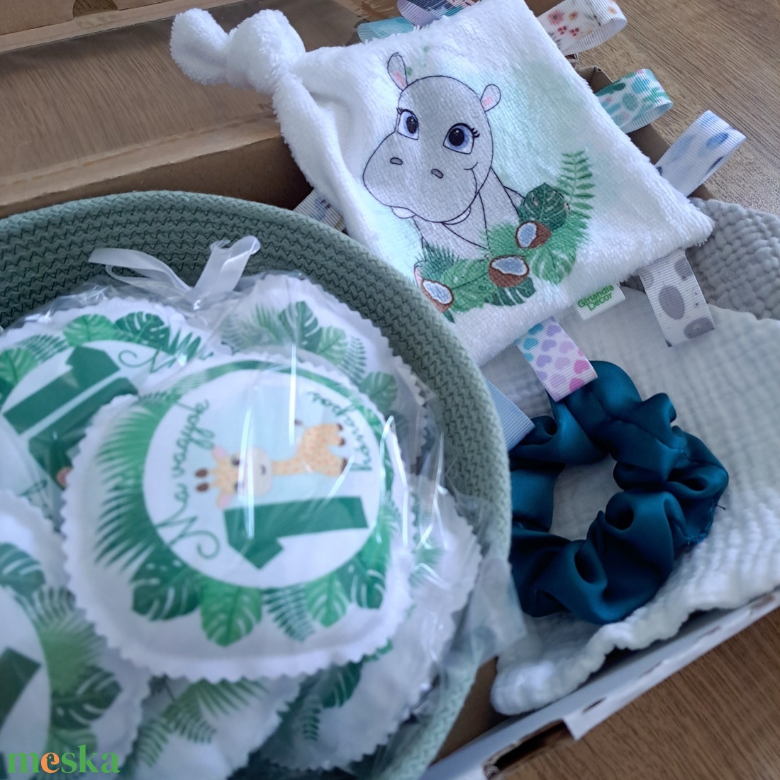 BabyMamiBox - Babaváró - Szafari fiús - játék & sport - babalátogató ajándékcsomag - Meska.hu BabyMamiBox - Babaváró - Szafari fiús - játék & sport - babalátogató ajándékcsomag - Meska.hu