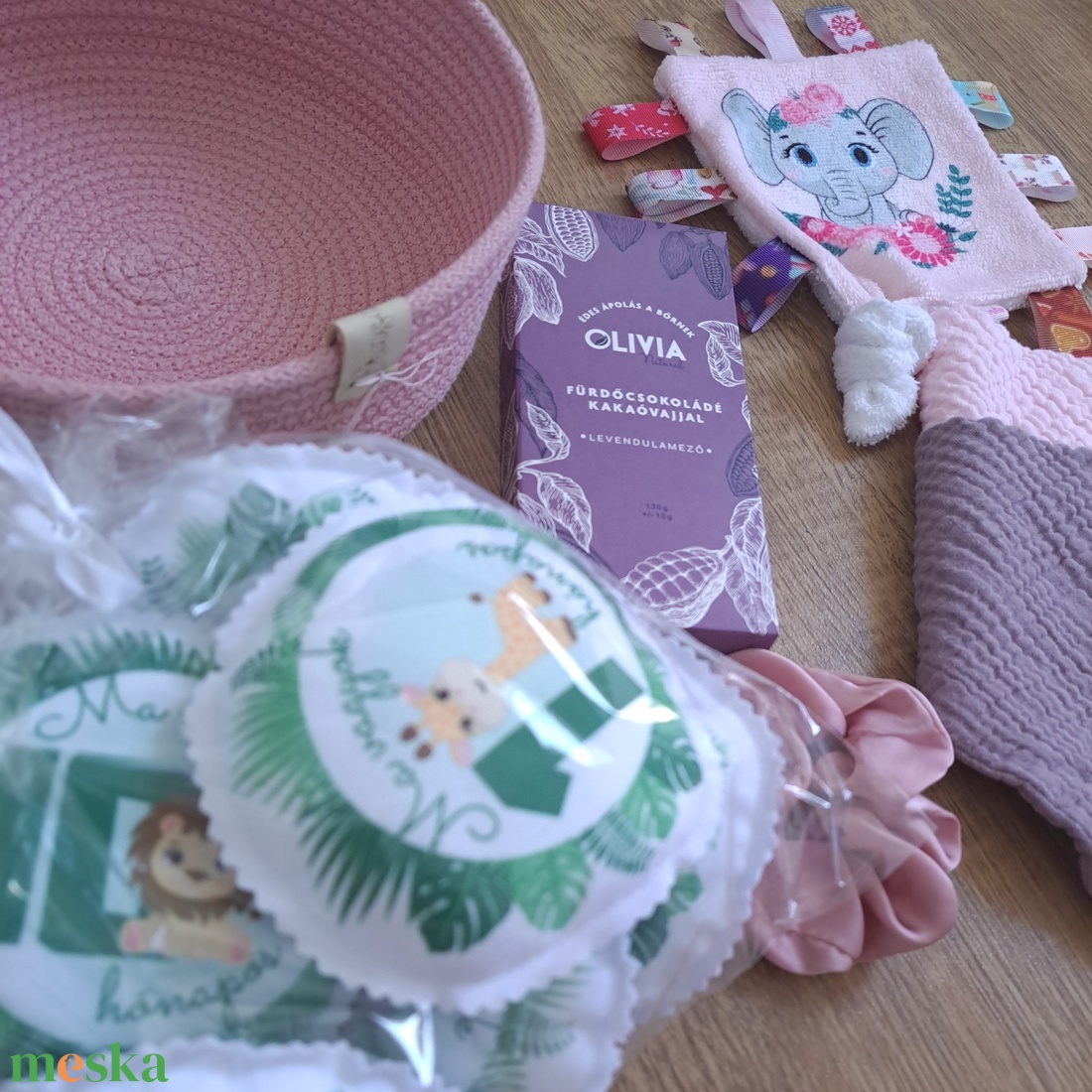 BabyMamiBox - Babaváró - Szafari lányos - játék & sport - babalátogató ajándékcsomag - Meska.hu BabyMamiBox - Babaváró - Szafari lányos - játék & sport - babalátogató ajándékcsomag - Meska.hu