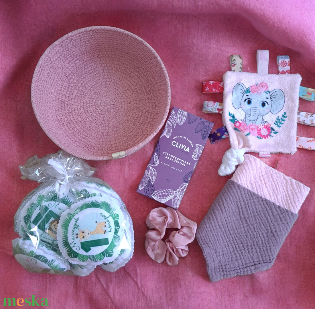 BabyMamiBox - Babaváró - Szafari lányos - játék & sport - babalátogató ajándékcsomag - Meska.hu BabyMamiBox - Babaváró - Szafari lányos - játék & sport - babalátogató ajándékcsomag - Meska.hu
