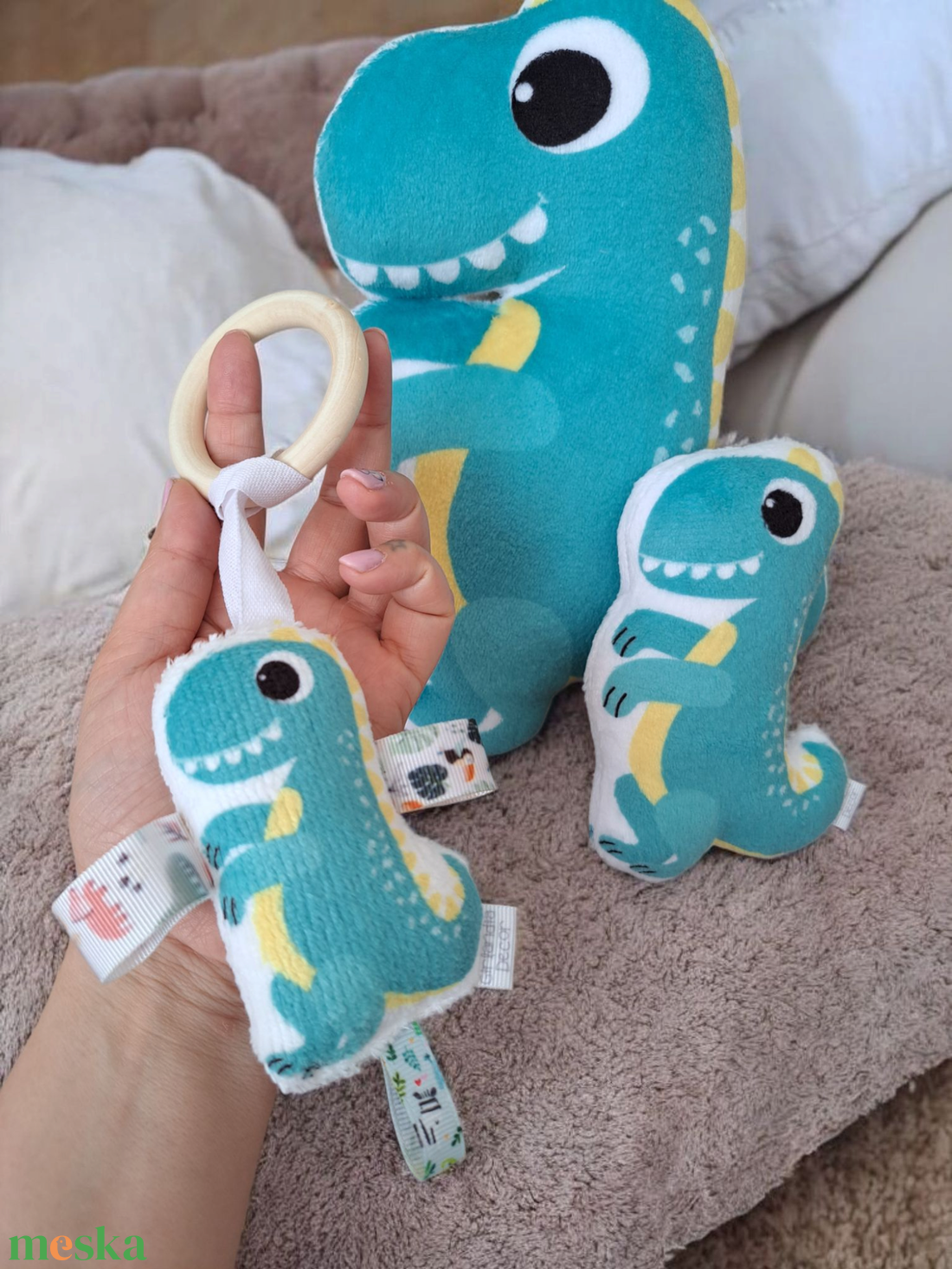 Fa karikás rágóka - dínó (t-rex) - játék & sport - 3 éves kor alattiaknak - rágóka - Meska.hu Fa karikás rágóka - dínó (t-rex) - játék & sport - 3 éves kor alattiaknak - rágóka - Meska.hu