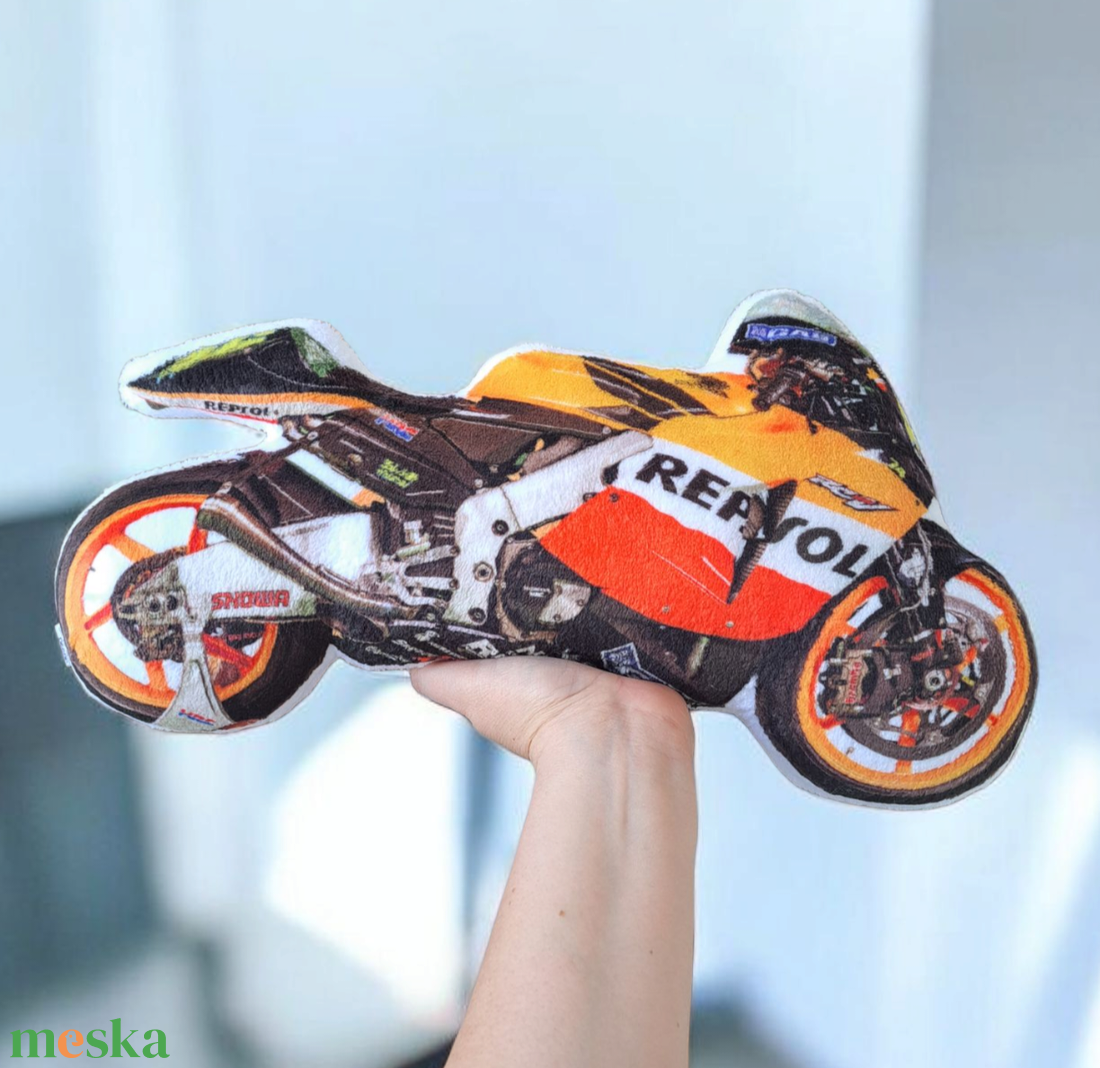 Formapárna fotó alapján - (saját) motor - otthon & életmód - lakástextil - párna & párnahuzat - Meska.hu Formapárna fotó alapján - (saját) motor - otthon & életmód - lakástextil - párna & párnahuzat - Meska.hu