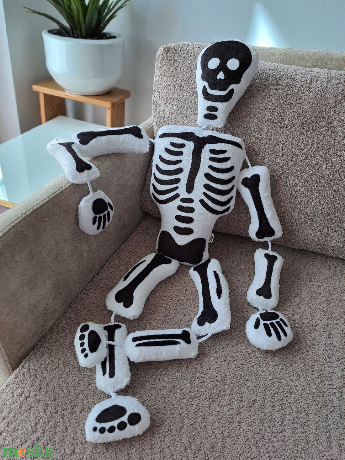 Óriás csontváz párna  - otthon & életmód - dekoráció - halloween - halloweeni figurák - Meska.hu
