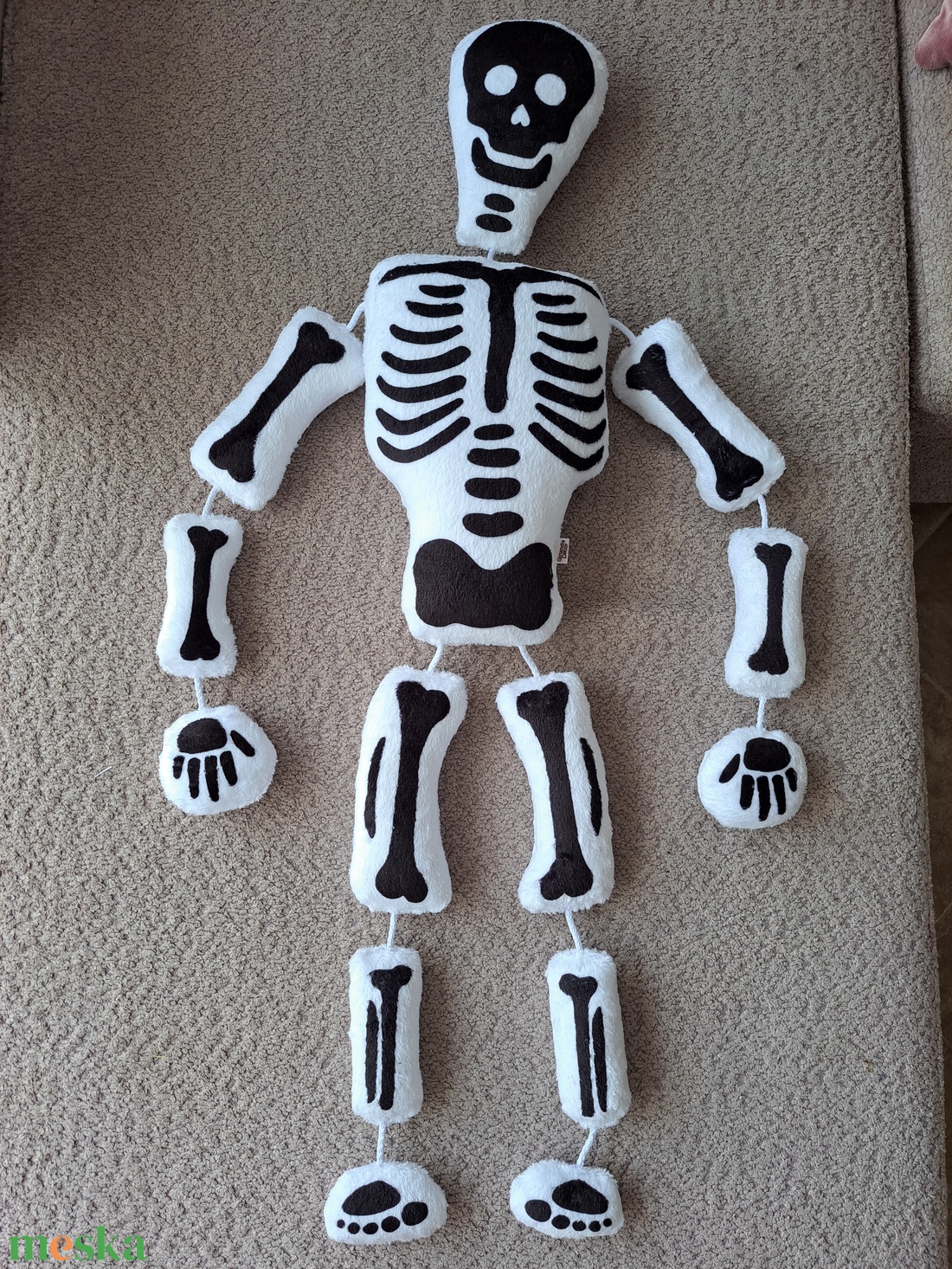 Óriás csontváz párna  - otthon & életmód - dekoráció - halloween - halloweeni figurák - Meska.hu