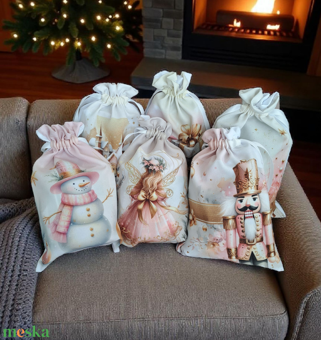 Pasztell rózsaszín-arany diótörő mikulás zsák  - karácsony - mikulás - mikulás zsák - Meska.hu Pasztell rózsaszín-arany diótörő mikulás zsák  - karácsony - mikulás - mikulás zsák - Meska.hu