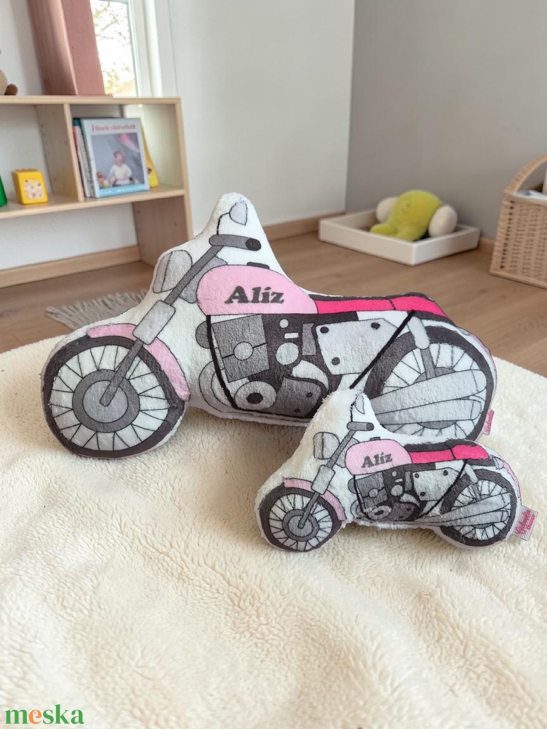 Motor szundipajti - névvel is kérhető (formapárna, járműves párna, egyedi párna)  - baba - mama - babaszoba dekoráció - gyerek díszpárna - Meska.hu