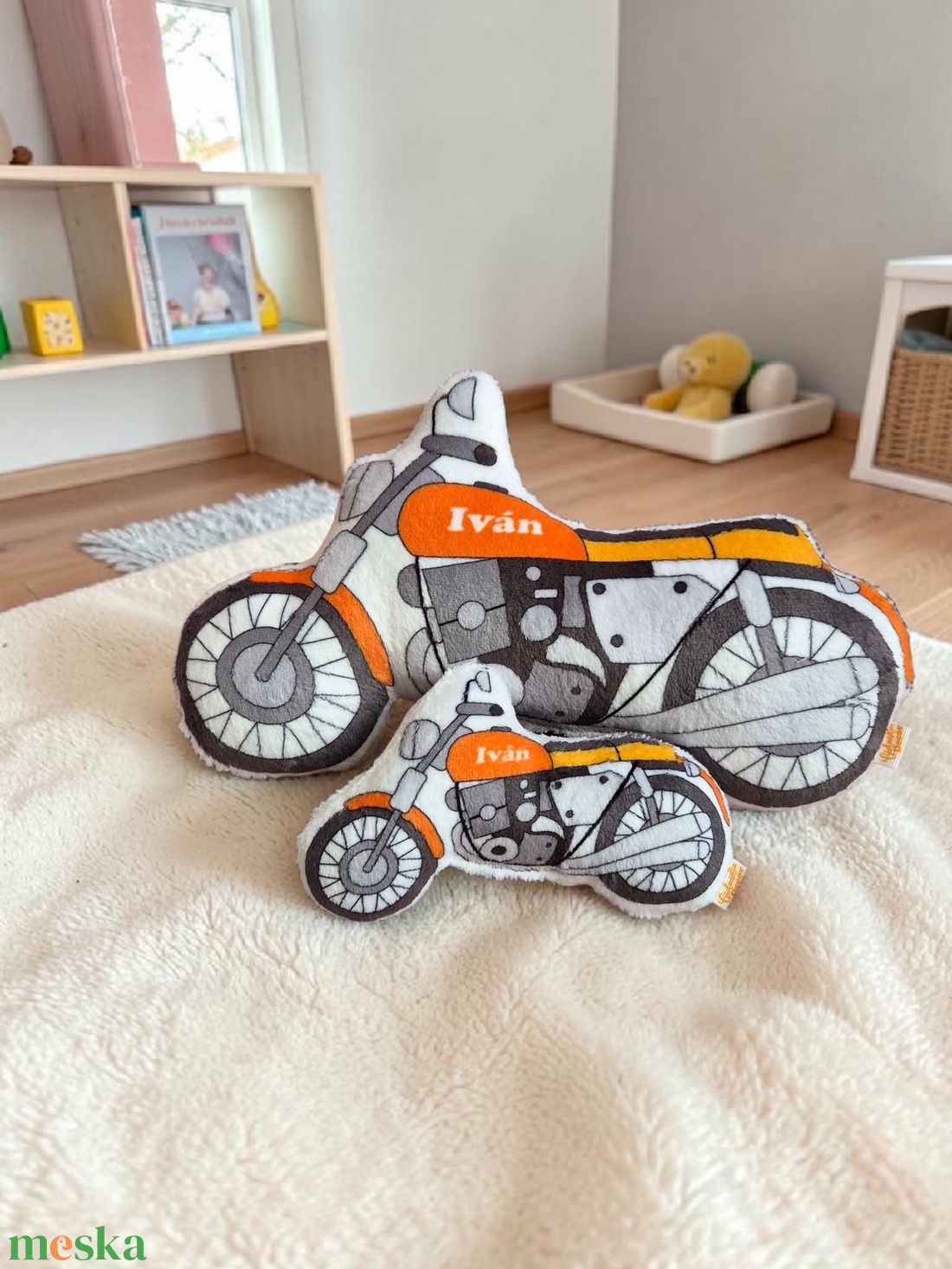Motor szundipajti - névvel is kérhető (formapárna, járműves párna, egyedi párna)  - baba - mama - babaszoba dekoráció - gyerek díszpárna - Meska.hu