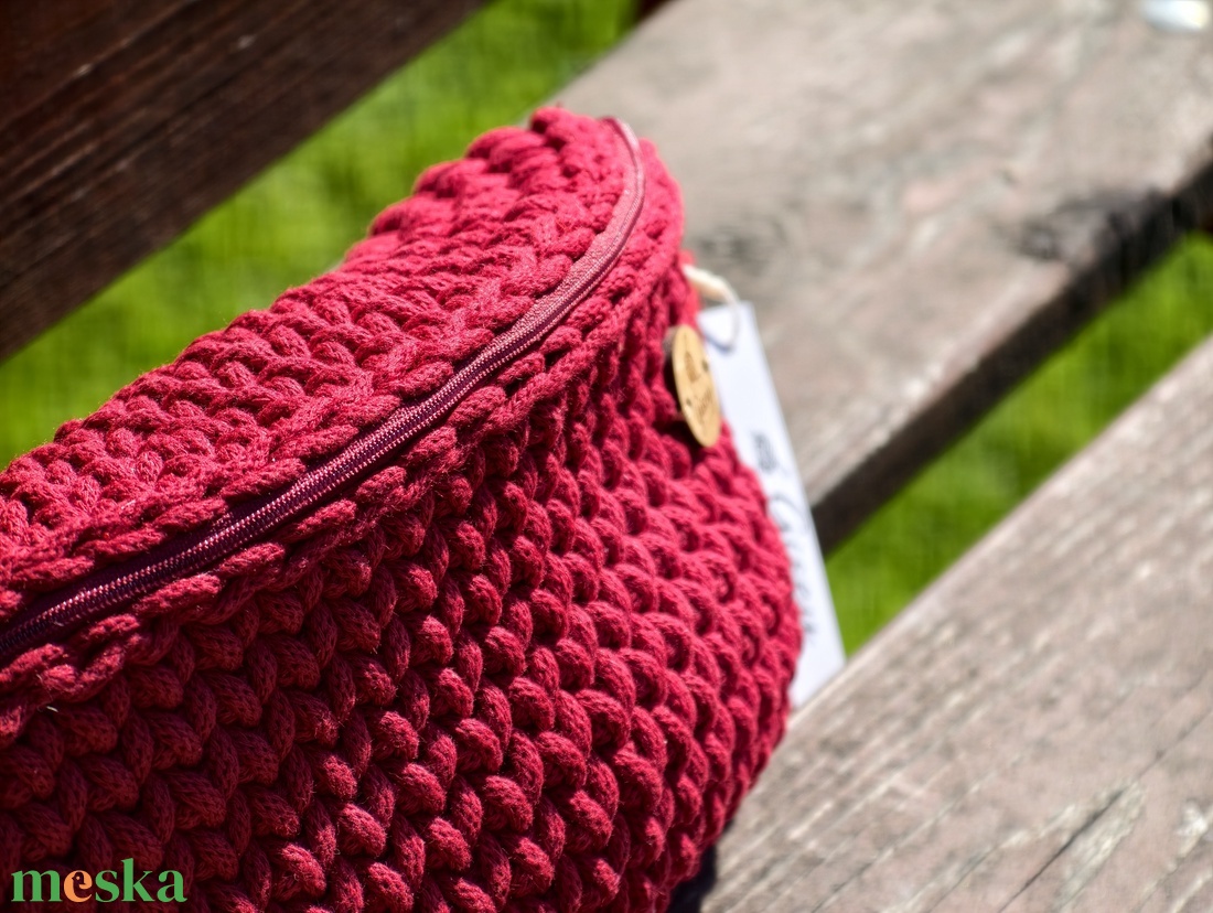Gisey Piros crossbody - táska & tok - kézitáska & válltáska - vállon átvethető táska - Meska.hu