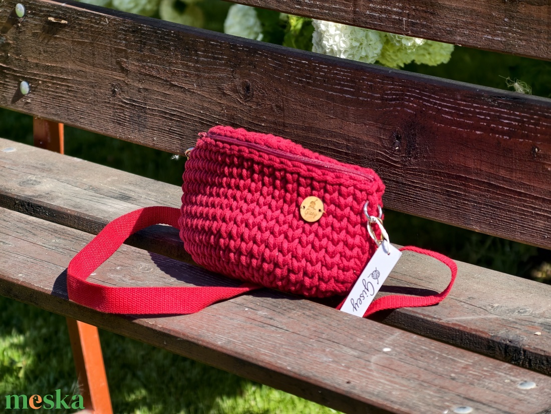 Gisey Piros crossbody - táska & tok - kézitáska & válltáska - vállon átvethető táska - Meska.hu