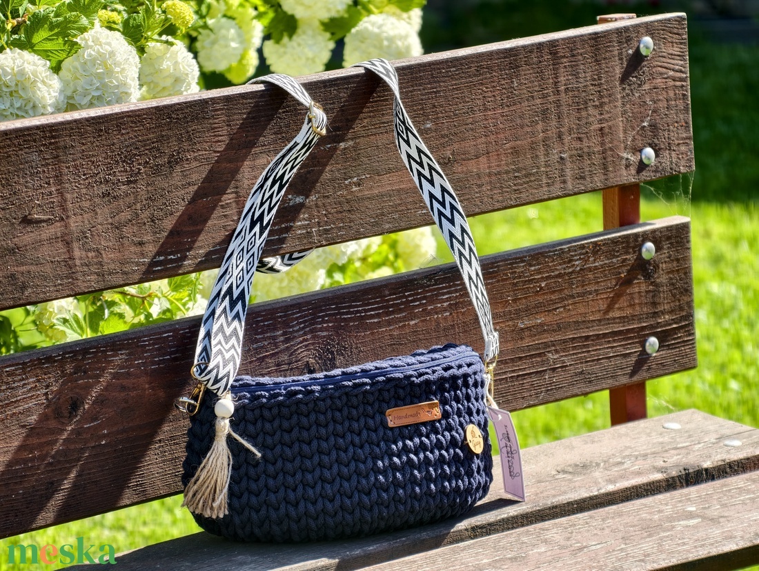 Gisey Navy kék crossbody - táska & tok - kézitáska & válltáska - vállon átvethető táska - Meska.hu