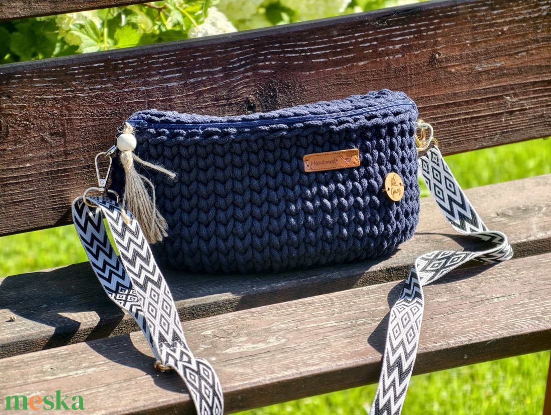 Gisey Navy kék crossbody - táska & tok - kézitáska & válltáska - vállon átvethető táska - Meska.hu