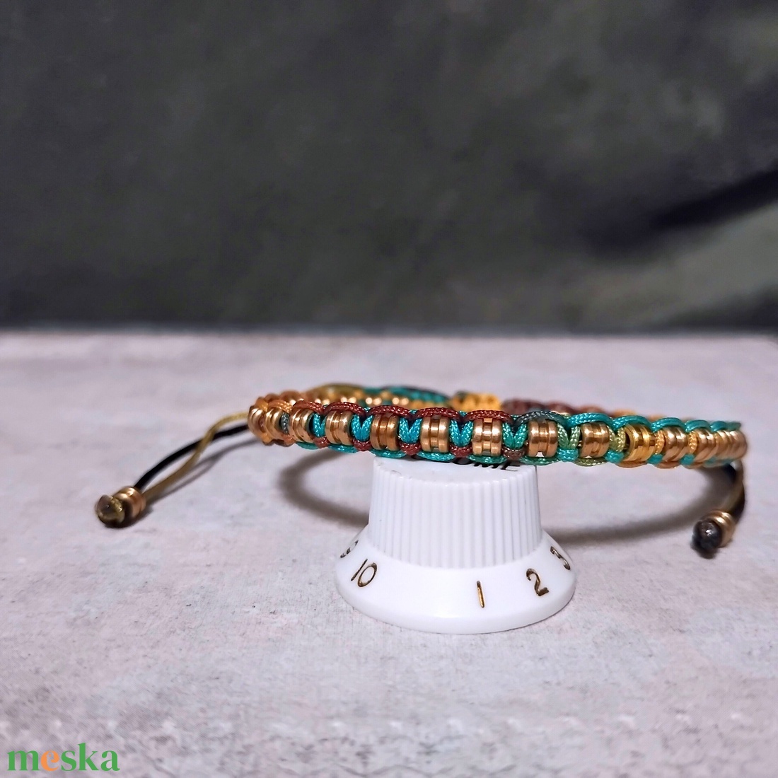 Egysoros gitárgyöngy karkötő - ékszer - karkötő - fonott karkötő - Meska.hu