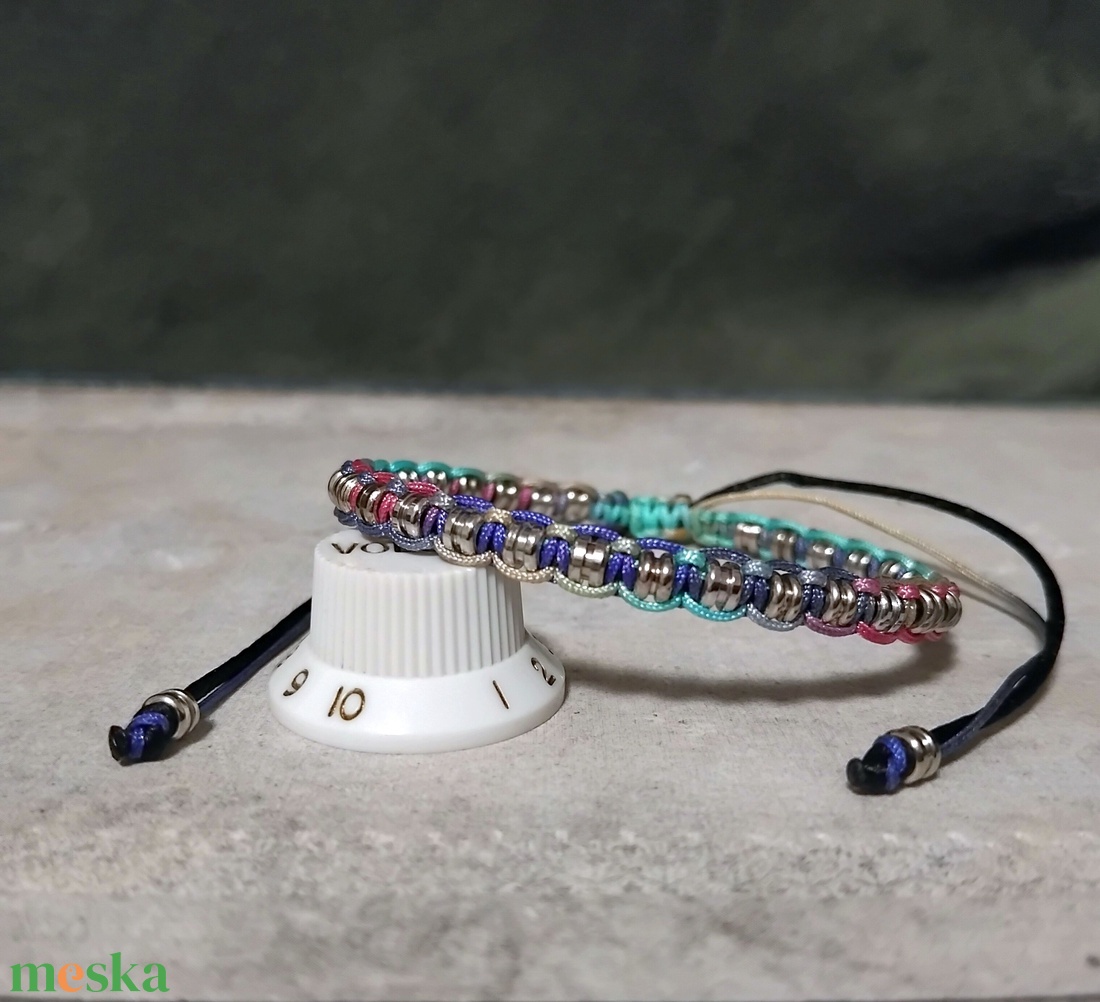 Egysoros gitárgyöngy karkötő - ékszer - karkötő - fonott karkötő - Meska.hu