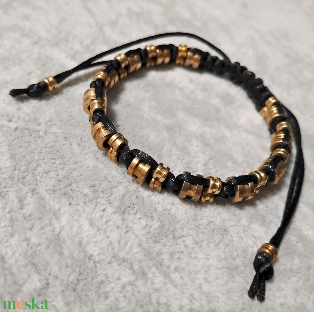 Basszusgitár és gitár húrvég gyöngyös karkötő - ékszer - karkötő - fonott karkötő - Meska.hu