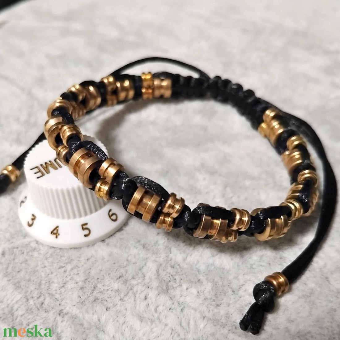 Basszusgitár és gitár húrvég gyöngyös karkötő (méretre) - ékszer - karkötő - fonott karkötő - Meska.hu