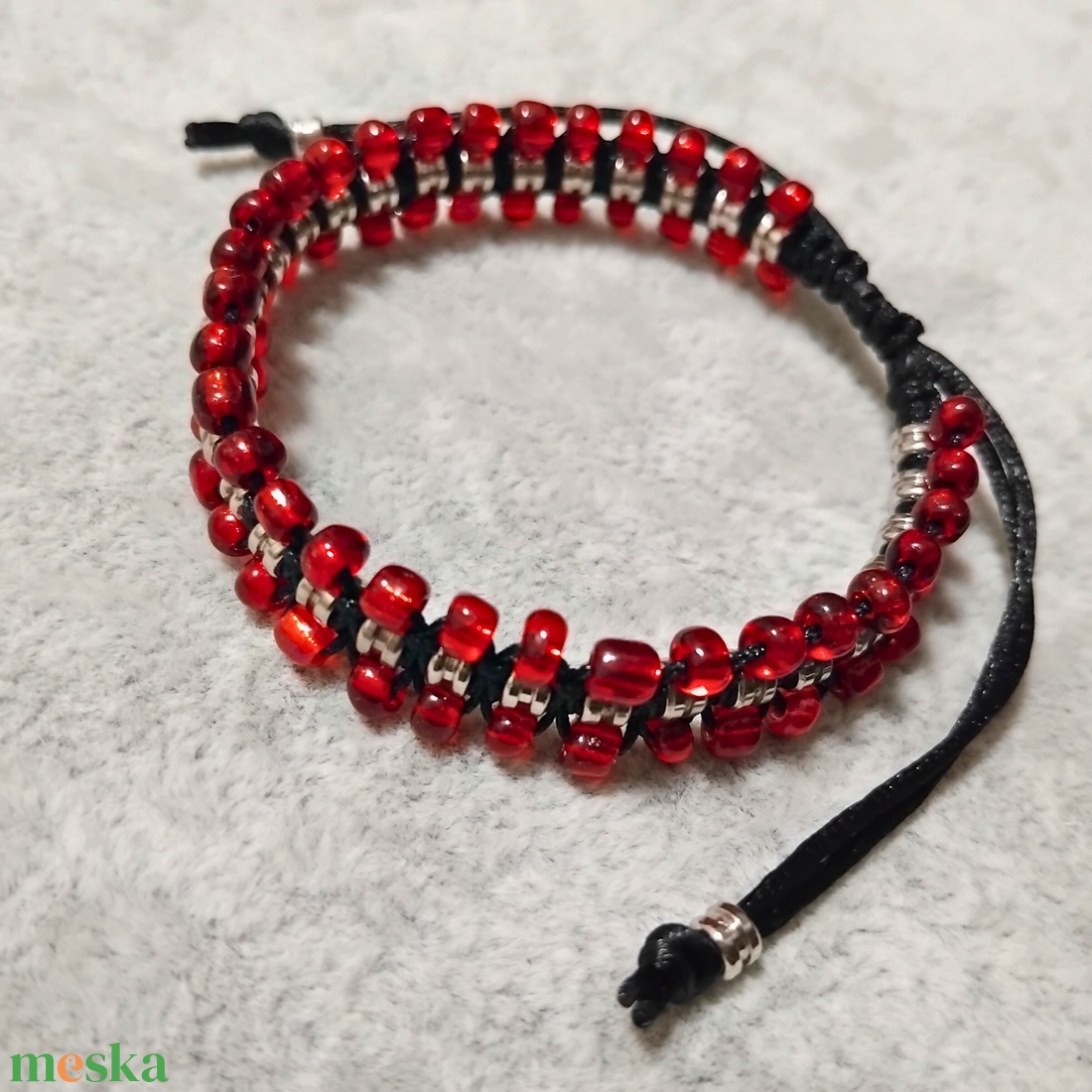 Három soros gitárgyöngy karkötő - ékszer - karkötő - fonott karkötő - Meska.hu