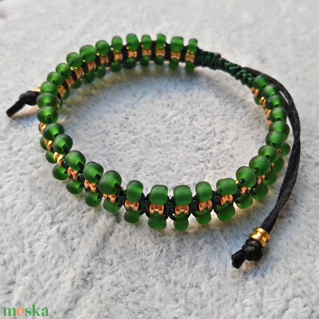 Három soros gitárgyöngy karkötő - zöld - ékszer - karkötő - fonott karkötő - Meska.hu