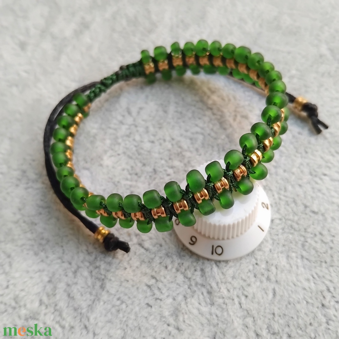 Három soros gitárgyöngy karkötő - zöld - ékszer - karkötő - fonott karkötő - Meska.hu