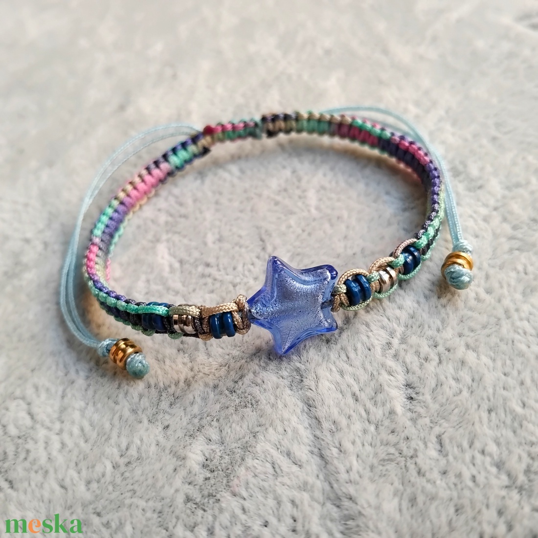 Csillagos gitárgyöngy karkötő - ékszer - karkötő - fonott karkötő - Meska.hu