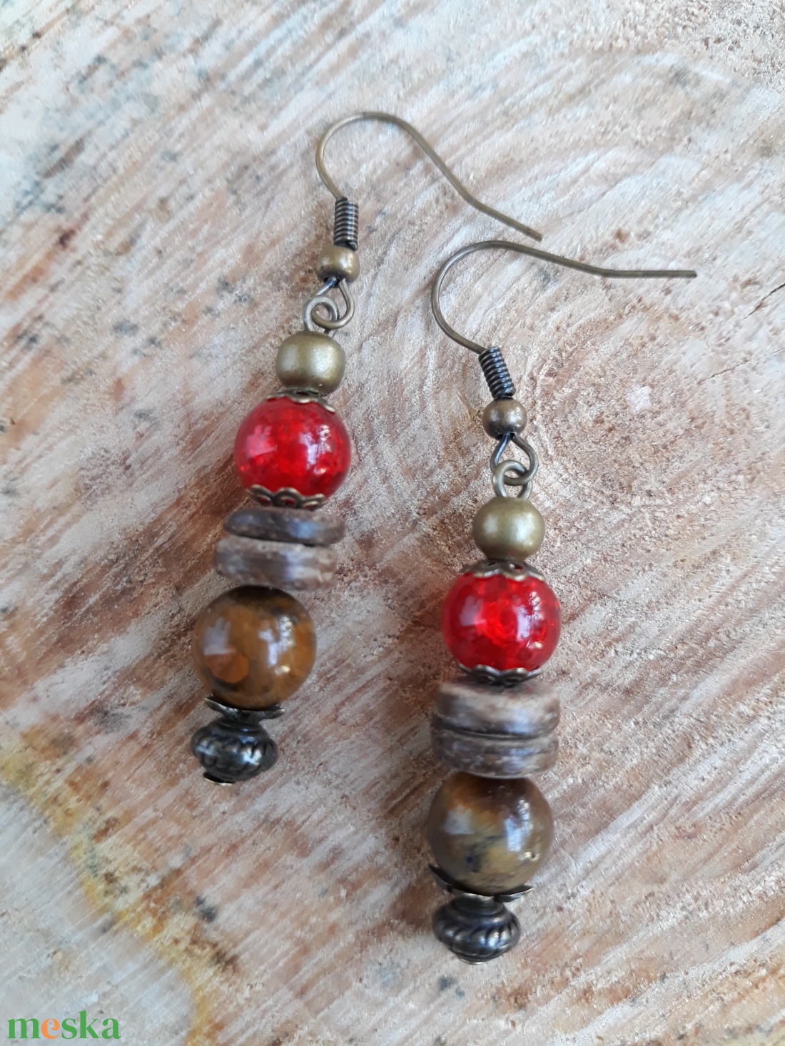 Vörös démon - tigrisszem fülbevaló - ékszer - fülbevaló - lógó fülbevaló - Meska.hu