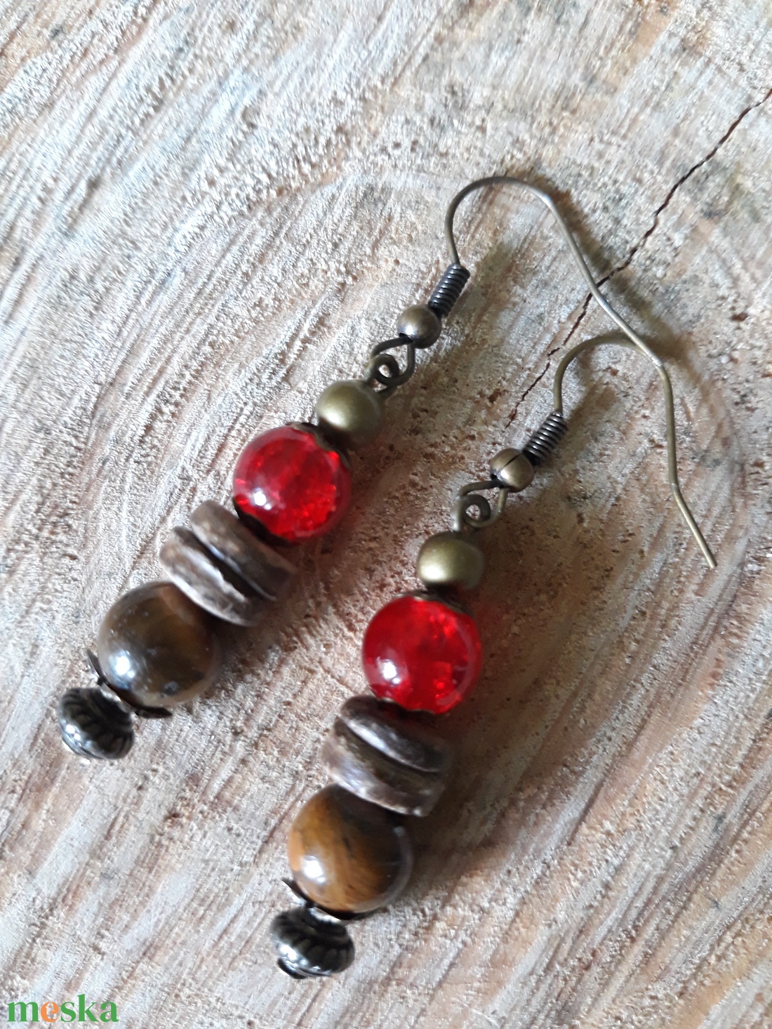 Vörös démon - tigrisszem fülbevaló - ékszer - fülbevaló - lógó fülbevaló - Meska.hu