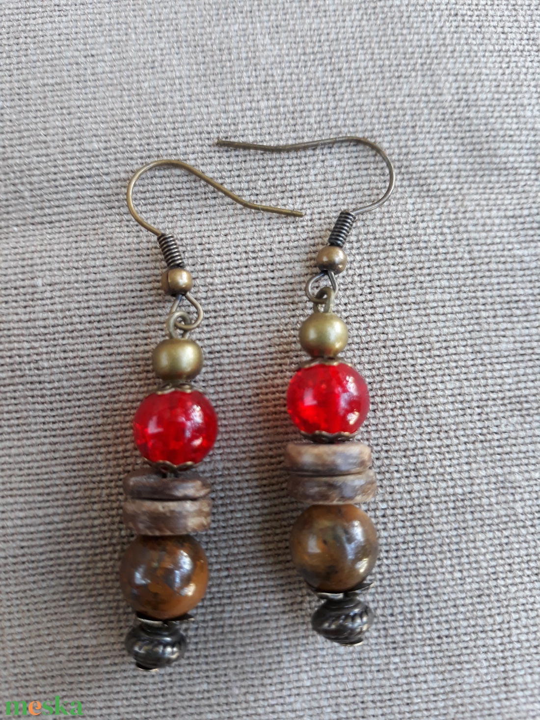 Vörös démon - tigrisszem fülbevaló - ékszer - fülbevaló - lógó fülbevaló - Meska.hu