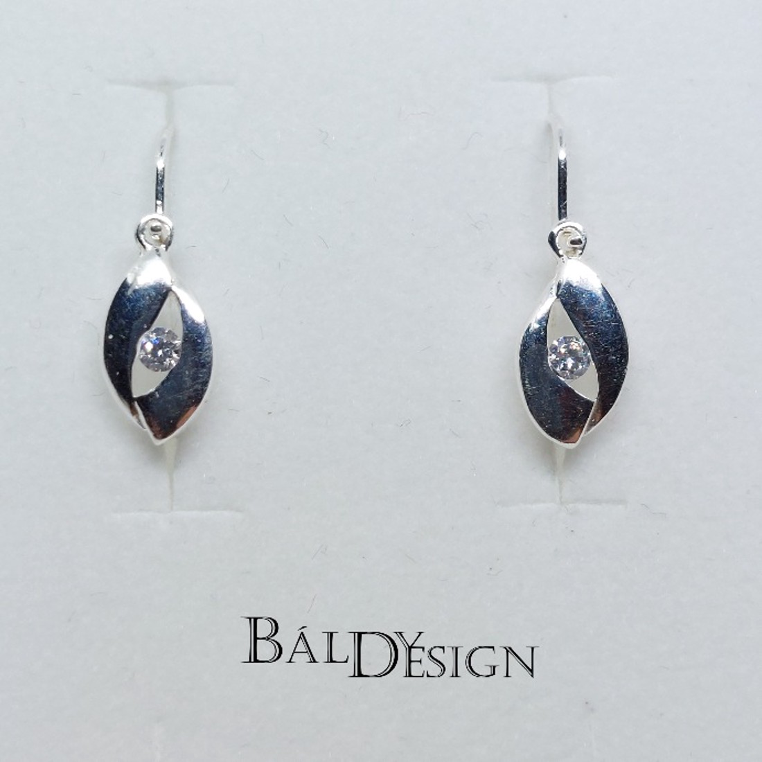 Ezüst köves beakasztós fülbevaló -  - Meska.hu