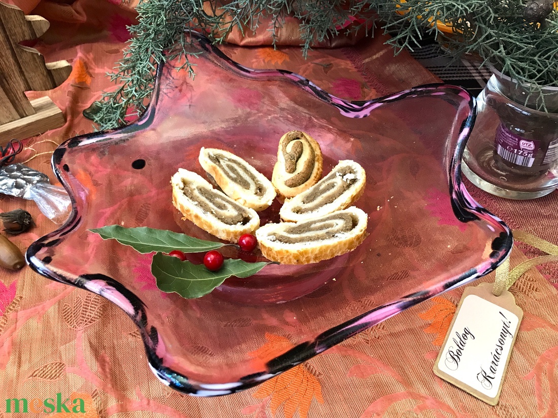 Amőba Dísztál -ünnepi terítékhez-fúvott, irizált művészüveg szignált egyedi iparművészeti tárgy - karácsony - karácsonyi lakásdekoráció - ünnepi asztaldekoráció - Meska.hu Amőba Dísztál -ünnepi terítékhez-fúvott, irizált művészüveg szignált egyedi iparművészeti tárgy - karácsony - karácsonyi lakásdekoráció - ünnepi asztaldekoráció - Meska.hu