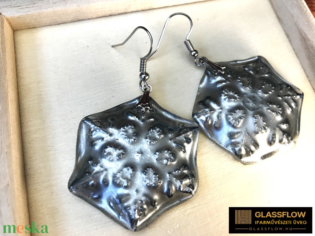 Snowflake Designer függő fülbevaló üveg-ezüst-arany nemesfém Valentin napra - ékszer - fülbevaló - lógós kerek fülbevaló - Meska.hu Snowflake Designer függő fülbevaló üveg-ezüst-arany nemesfém Valentin napra - ékszer - fülbevaló - lógós kerek fülbevaló - Meska.hu