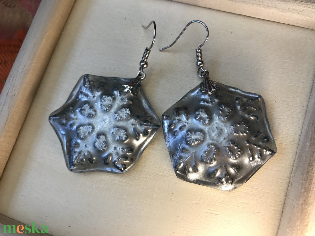 Snowflake Designer függő fülbevaló üveg-ezüst-arany nemesfém Valentin napra - ékszer - fülbevaló - lógós kerek fülbevaló - Meska.hu Snowflake Designer függő fülbevaló üveg-ezüst-arany nemesfém Valentin napra - ékszer - fülbevaló - lógós kerek fülbevaló - Meska.hu