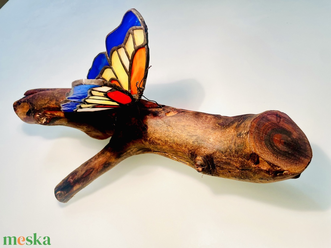 Kézműves Tiffany pillangó hangulatlámpa � USB-C, újrahasznosított cseresznyefa - otthon & életmód - lámpa - hangulatlámpa - Meska.hu