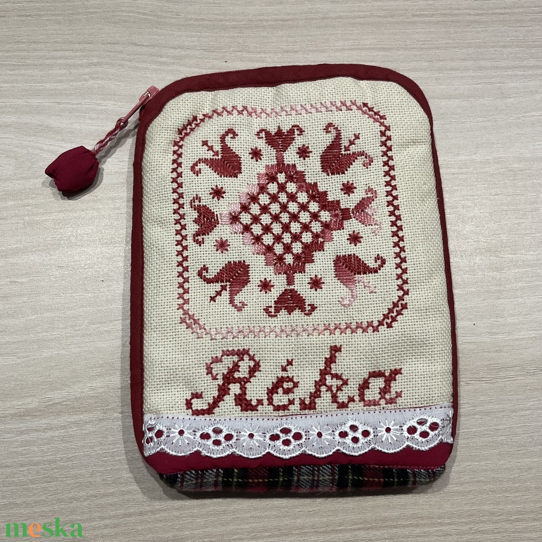 Kézzel hímzett szütyő - Réka - otthon & életmód - papír, írószer - tolltartó & ceruzatekercs - Meska.hu Kézzel hímzett szütyő - Réka - otthon & életmód - papír, írószer - tolltartó & ceruzatekercs - Meska.hu