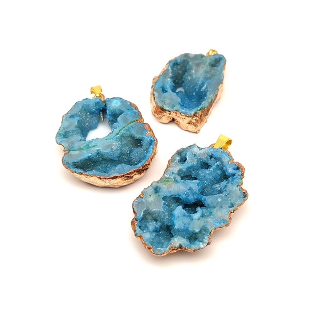 Nyugalom kék geoda kvarc medál arany színű bevonattal 30�45mm - ékszer - nyaklánc - medál - Meska.hu