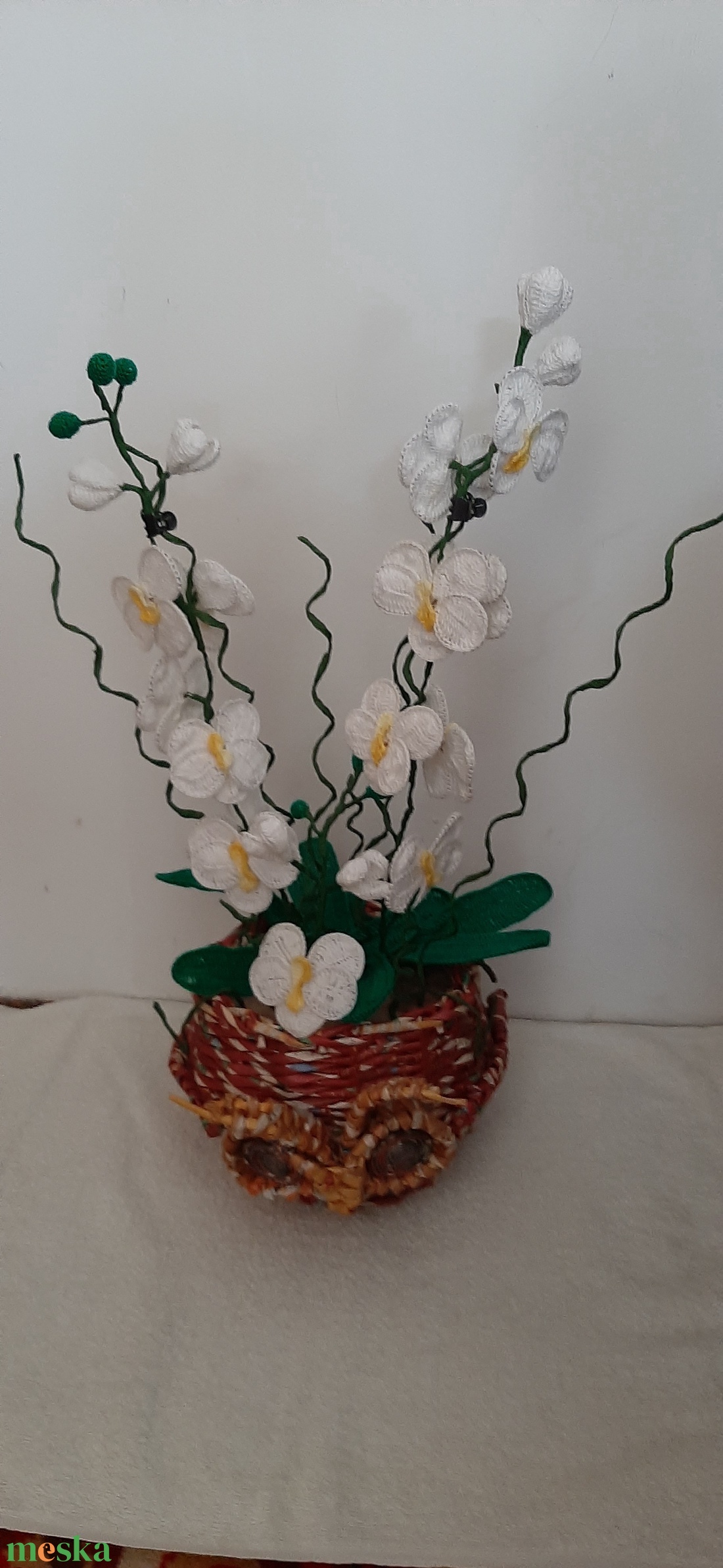 Horgolt Orchidea Papír fonással készült kaspóban  - otthon & életmód - dekoráció - dísztárgy - Meska.hu