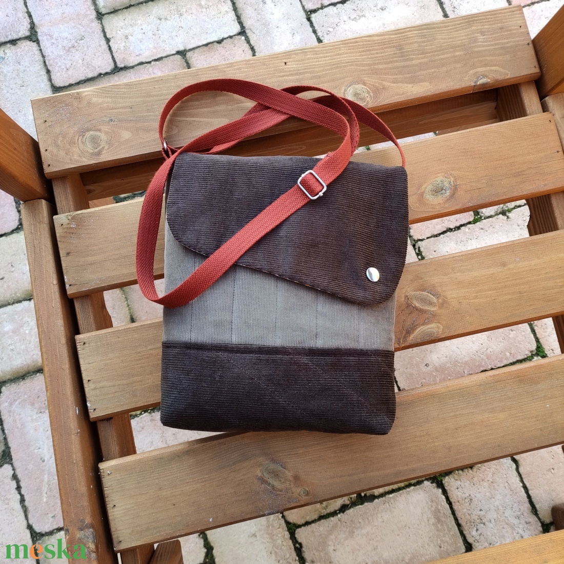 Kicsi méretű oldaltáska - táska & tok - kézitáska & válltáska - tarisznya - Meska.hu