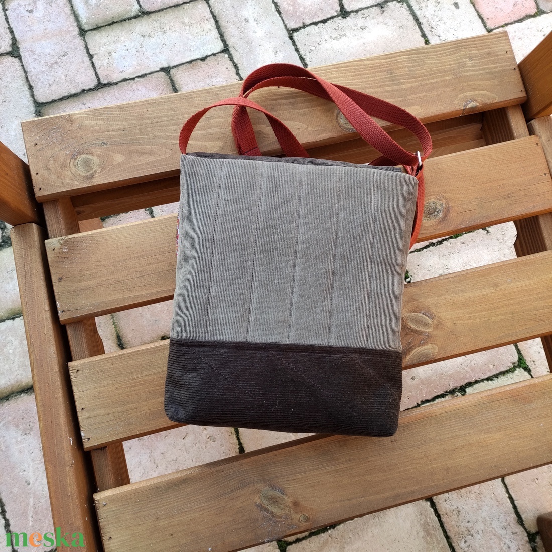 Kicsi méretű oldaltáska - táska & tok - kézitáska & válltáska - tarisznya - Meska.hu