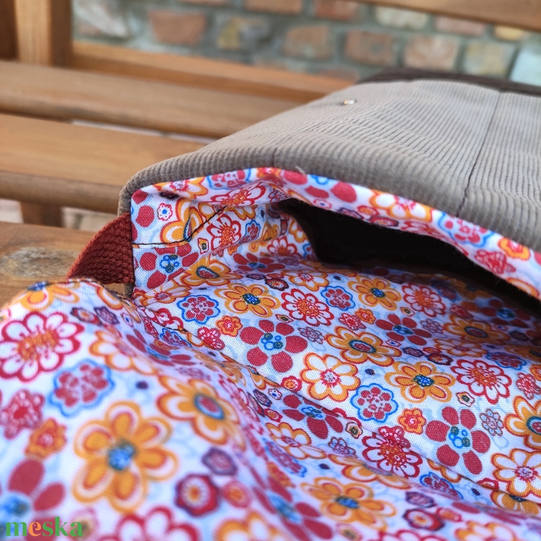 Kicsi méretű oldaltáska - táska & tok - kézitáska & válltáska - tarisznya - Meska.hu