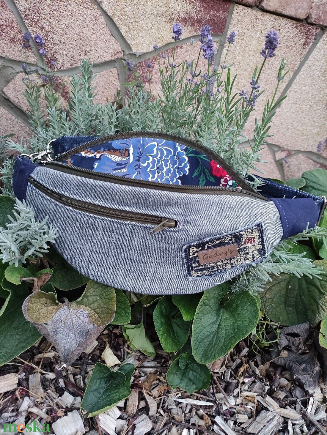 Upcycled övtáska S méret - táska & tok - övtáska - Meska.hu