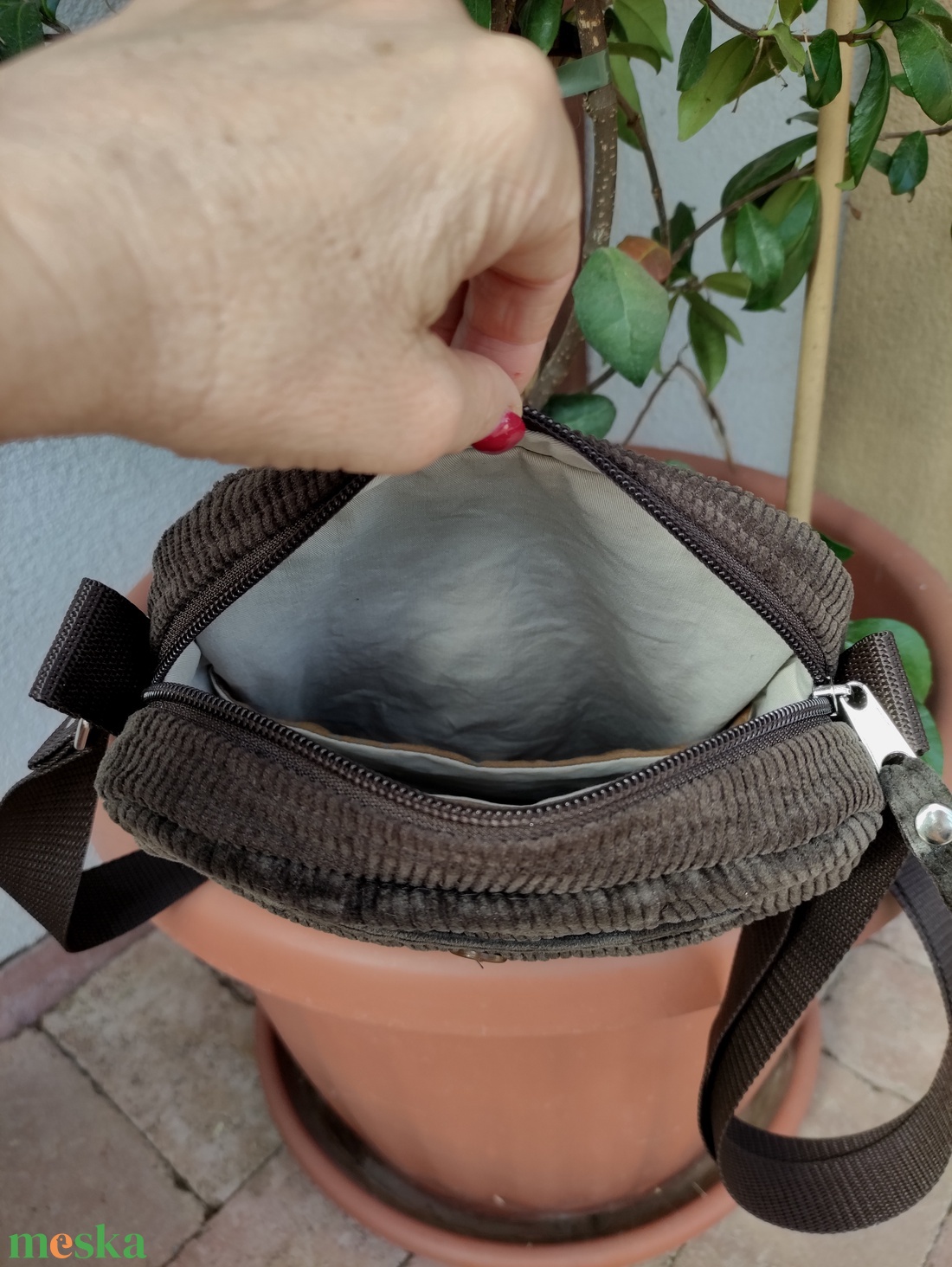 Férfi kordbársony válltáska / crossbody  - táska & tok - kézitáska & válltáska - vállon átvethető táska - Meska.hu