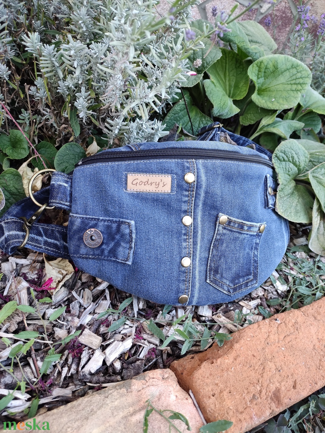 Upcycled crossbody táska M méret - táska & tok - övtáska - Meska.hu