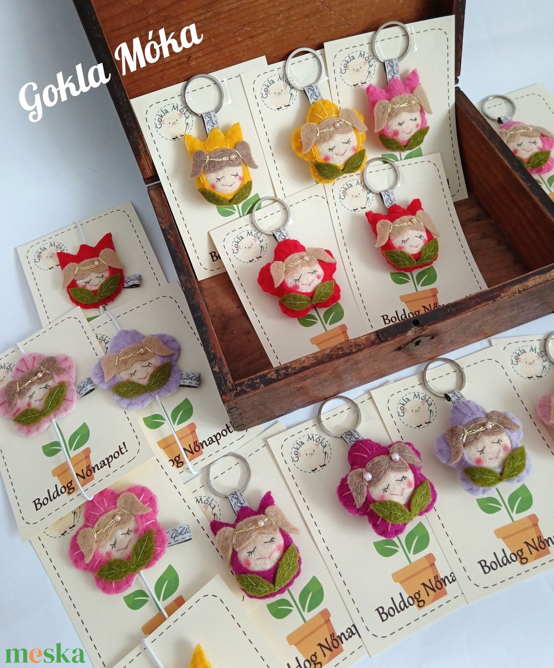 Virág kulcstartó vagy táskadísz , gumis könyvjelző, Nőnapra ajánlva  - táska & tok - kulcstartó & táskadísz - kulcstartó - Meska.hu