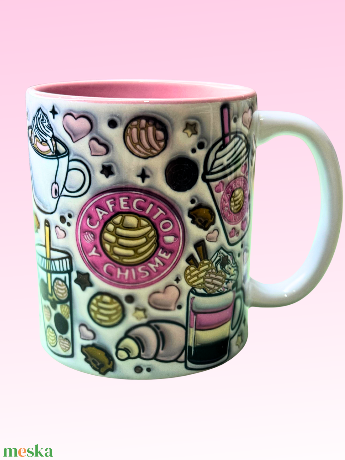 Cafecito Y Chisme bögre rózsaszín belsővel - otthon & életmód - konyhafelszerelés, tálalás - tálalás - bögre & csésze - Meska.hu